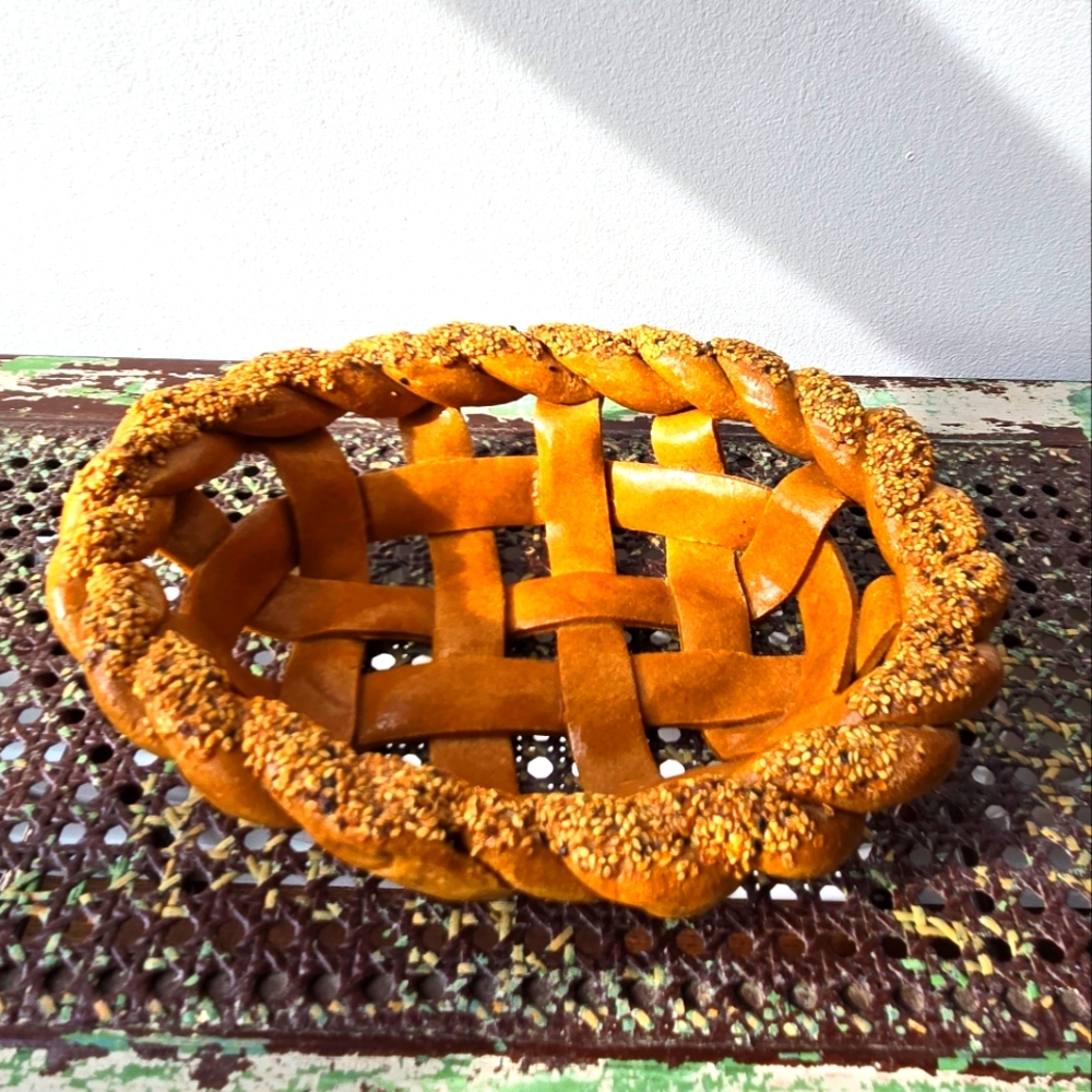 Bread like woven bowl